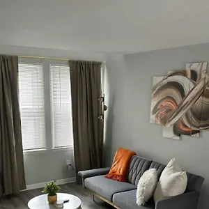  Apartment Uptown